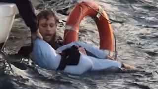 İstanbul Boğazı'nda panik anları! Denize düşen kadın böyle kurtarıldı