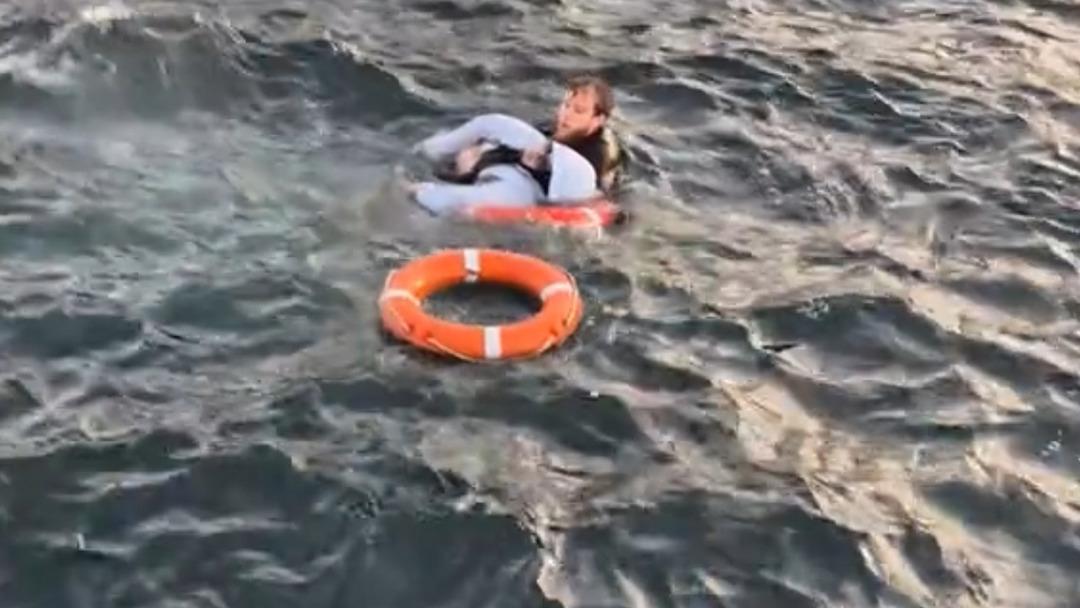 1200xauto İstanbul Boğazı'nda panik anları! Denize düşen kadın böyle kurtarıldı