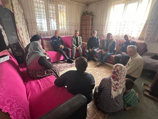 Kaymakam Karataş, Alioğulları Mahallesi’nde vatandaşlarla buluştu 1