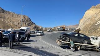 Hakkari-Van karayolunda trafik kazası: 3 yaralı