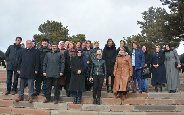 Nene Hatun’u kabri başında andılar