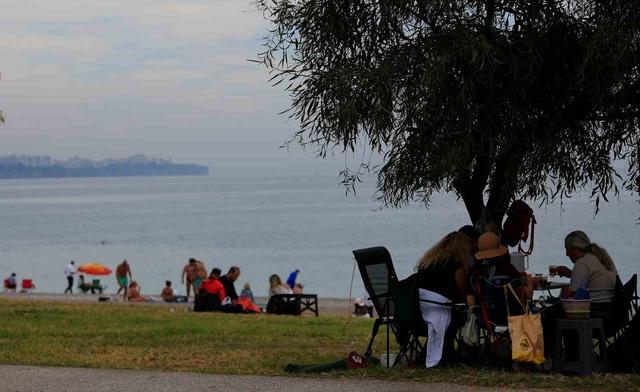 Antalya’da kasım ayında denize girmenin keyfini çıkardılar 10