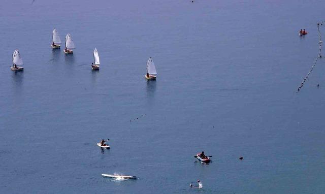 Antalya’da kasım ayında denize girmenin keyfini çıkardılar 5