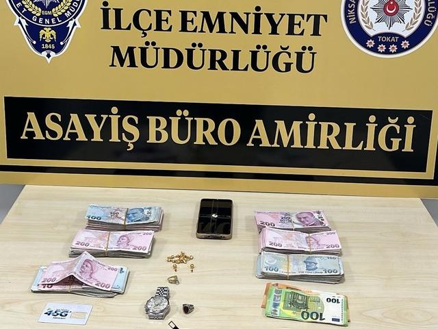 Kendilerini polis olarak tanıtıp yaşlı çifti telefonla dolandırdılar!