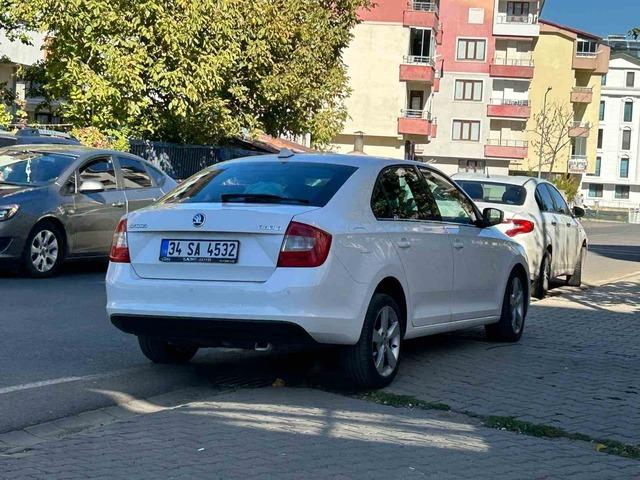 Otomobilin çarptığı 2 öğrenci yaralandı 2