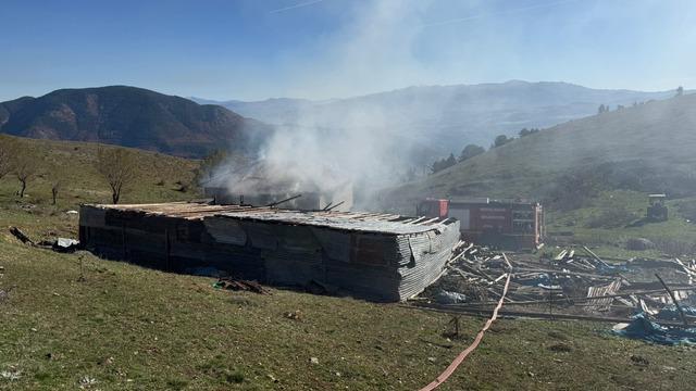 Sivas'ta yangın! Yayla evi kullanılamaz hale geldi