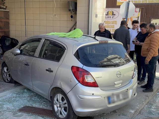 Yer: Edirne! Otomobil fırına girdi, yaralılar var