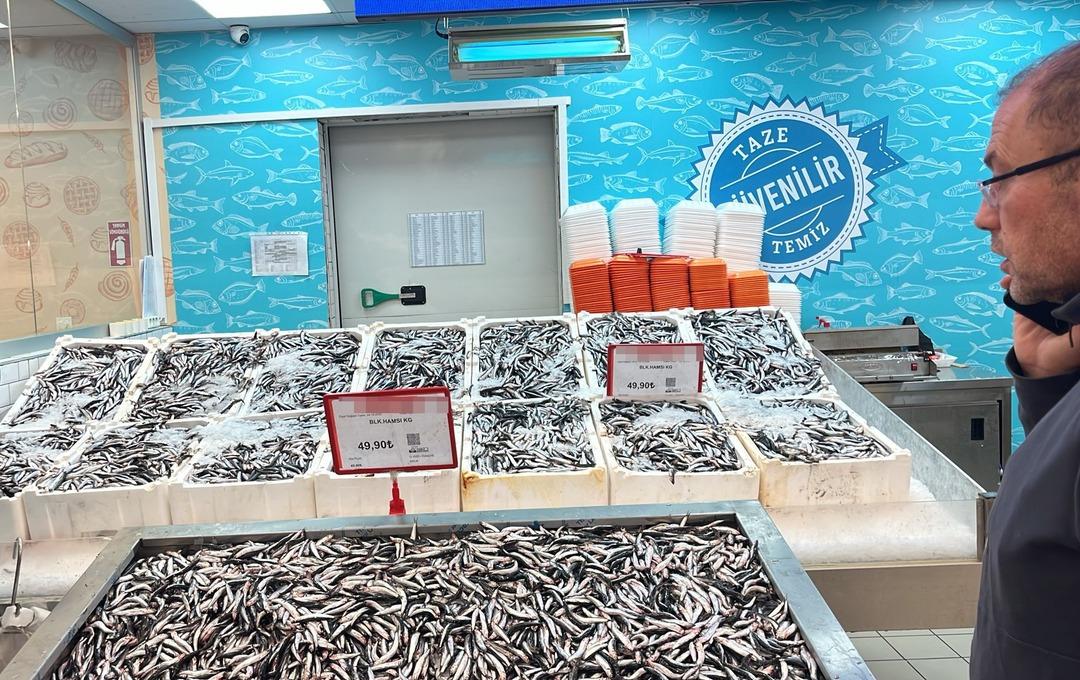 Markete akın ettiler: Metrelerce kuyruk oluştu... Etiketi gören kilolarca alıp kasaya koştu!  2