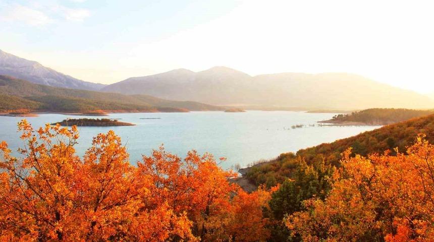 Adatepe Barajı etrafında kartpostallık görüntüler oluştu