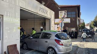 Edirne'de otomobil ekmek fırınına girdi! Kazada 4 kişi yaralandı