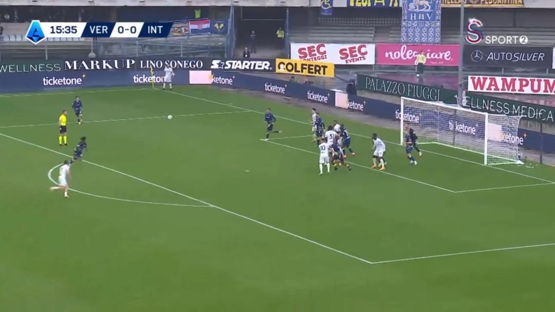 Inter Milli futbolcumuz Hakan Çalhanoğlu nun yıldızlaştığı maçta Verona yı devirdi! Çalhanoğlu nun asisti yok artık dedirtti... 5