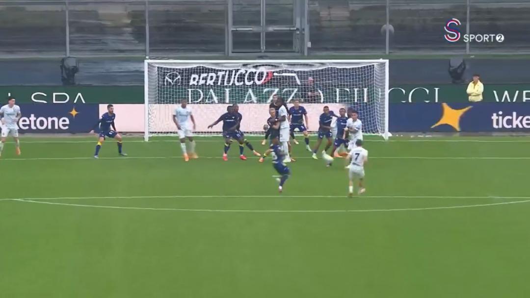 Inter Milli futbolcumuz Hakan Çalhanoğlu nun yıldızlaştığı maçta Verona yı devirdi! Çalhanoğlu nun asisti yok artık dedirtti... 6