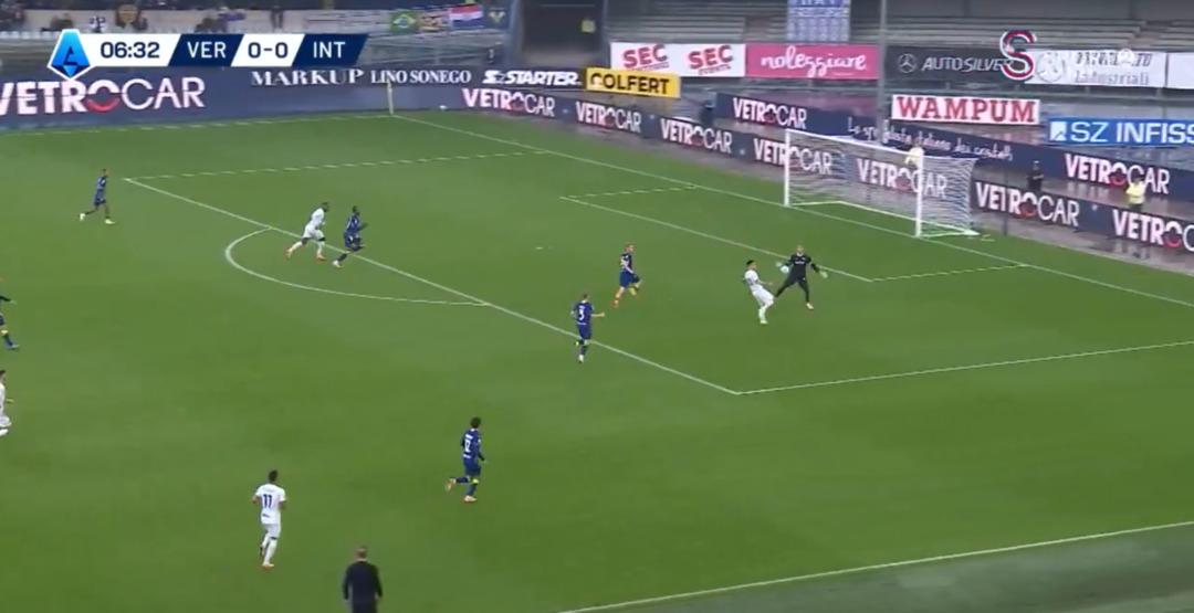 Inter Milli futbolcumuz Hakan Çalhanoğlu nun yıldızlaştığı maçta Verona yı devirdi! Çalhanoğlu nun asisti yok artık dedirtti... 2