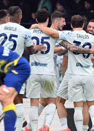 Inter Milli futbolcumuz Hakan Çalhanoğlu'nun yıldızlaştığı maçta Verona'yı devirdi! Çalhanoğlu'nun asisti yok artık dedirtti...