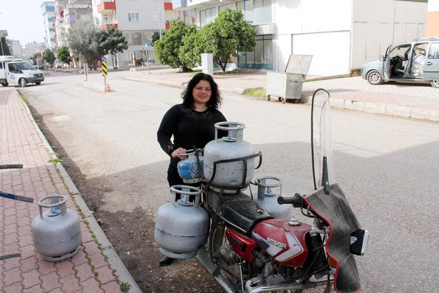 Evinin geçimi ve çocukları için tek başına tüp bayisi işletiyor