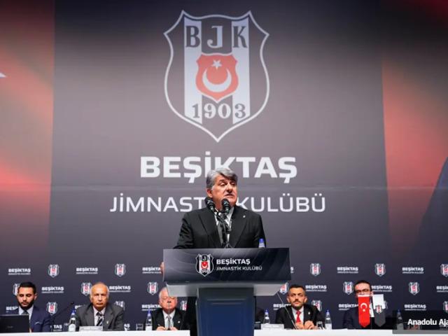 Beşiktaş'ta olaylı oylama! Serdal Adalı ve yönetimi ibra edildi