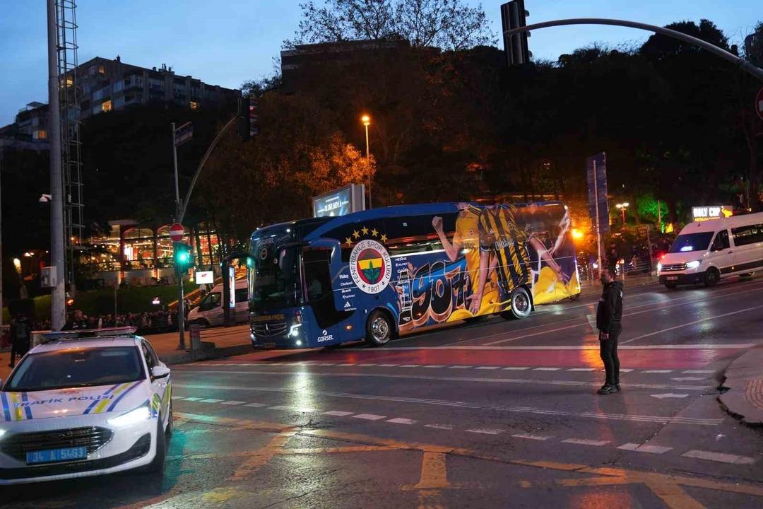 Dev derbide tarihi geri dönüş! Fenerbahçe Beşiktaş deplasmanından 3-2 lik zaferle döndü... 2