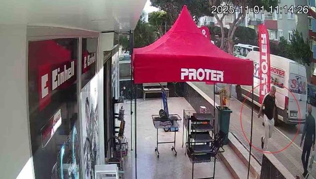 Yoldan geçenlere dehşeti yaşatıp 1 kişiyi bıçaklamıştı! Adım adım izi sürülerek yakalandı 3