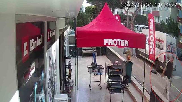 Yoldan geçenlere dehşeti yaşatıp 1 kişiyi bıçaklamıştı! Adım adım izi sürülerek yakalandı