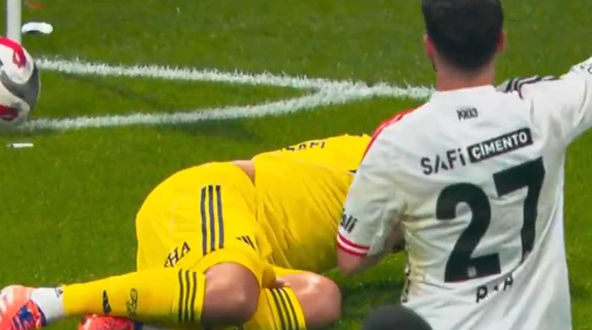 Derbiye damga vuran o anlar! Marco Asensio'ya taraftarlardan saldırı! Yıldız oyuncu yerde kaldı...