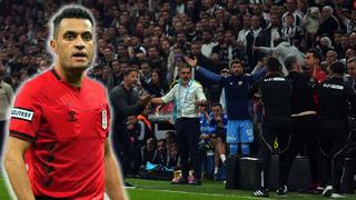 Beşiktaş taraftarları derbide çılgına döndü! Hakemin performansına olay yaratan tezahüratta bulundular...