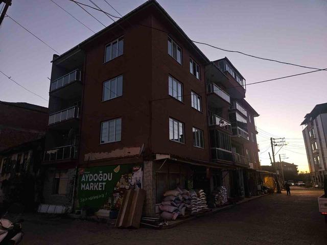 Sındırgı’da deprem esnafı olumsuz etkiledi 3