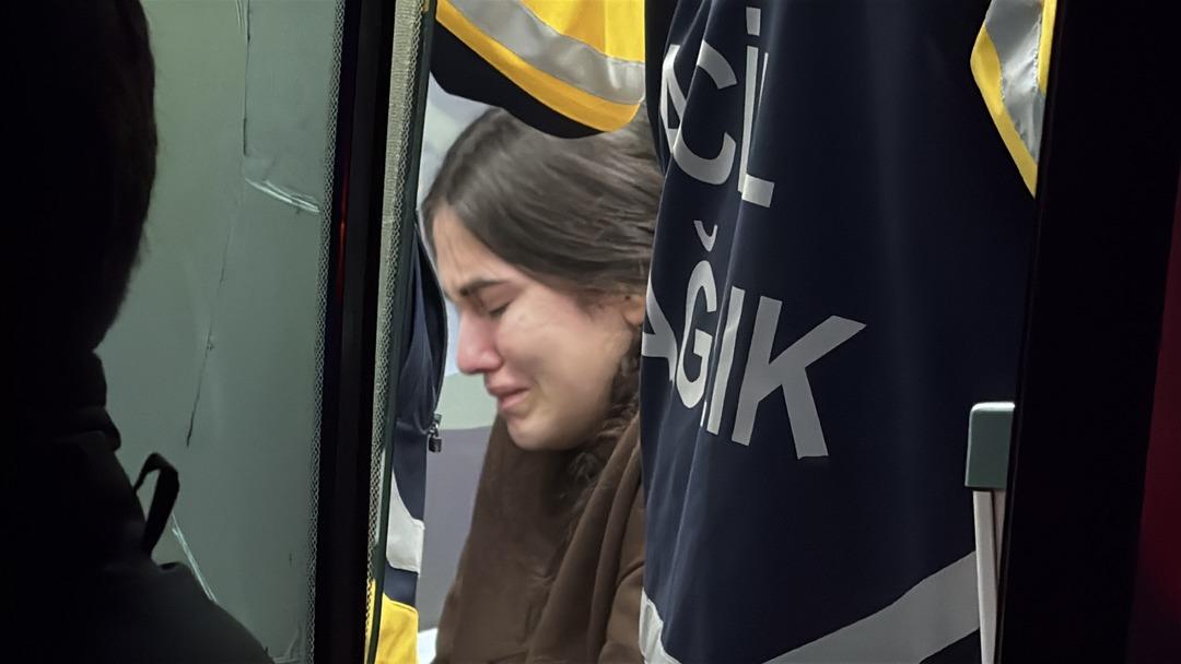 Beyoğlu nda yangın! Mahsur kalan 4 kişi kurtarıldı 1