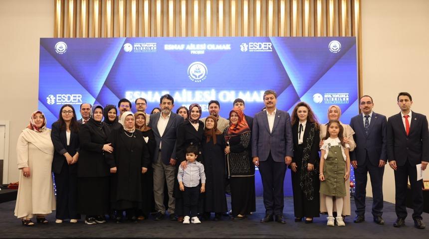 Bakan Göktaş, "Esnaf Ailesi Olmak" projesinin galasına katıldı