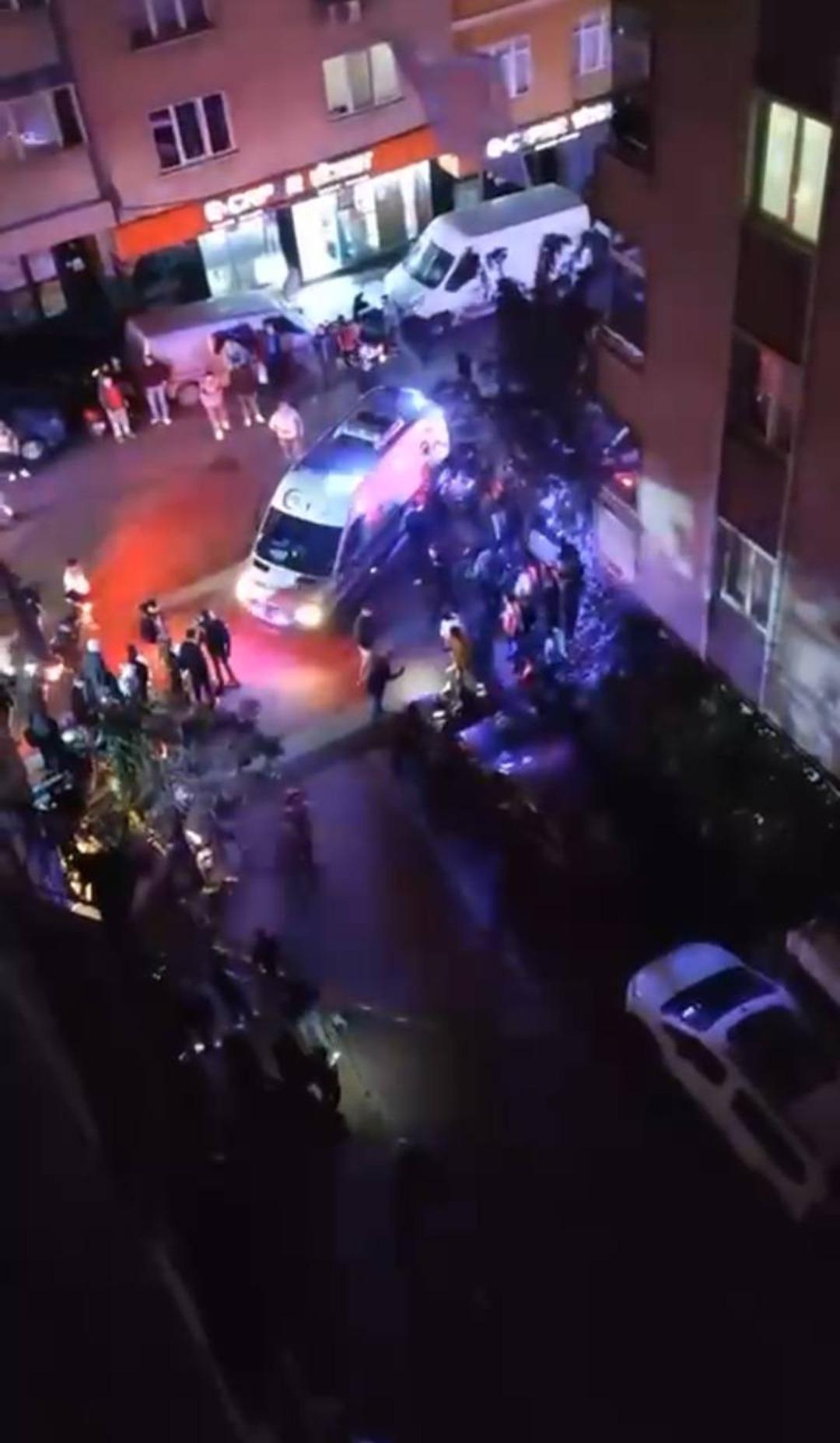 Bah&ccedil;elievler&rsquo;de silahlı saldırı: Yoldan ge&ccedil;en 2 kişi de yaralandı 2