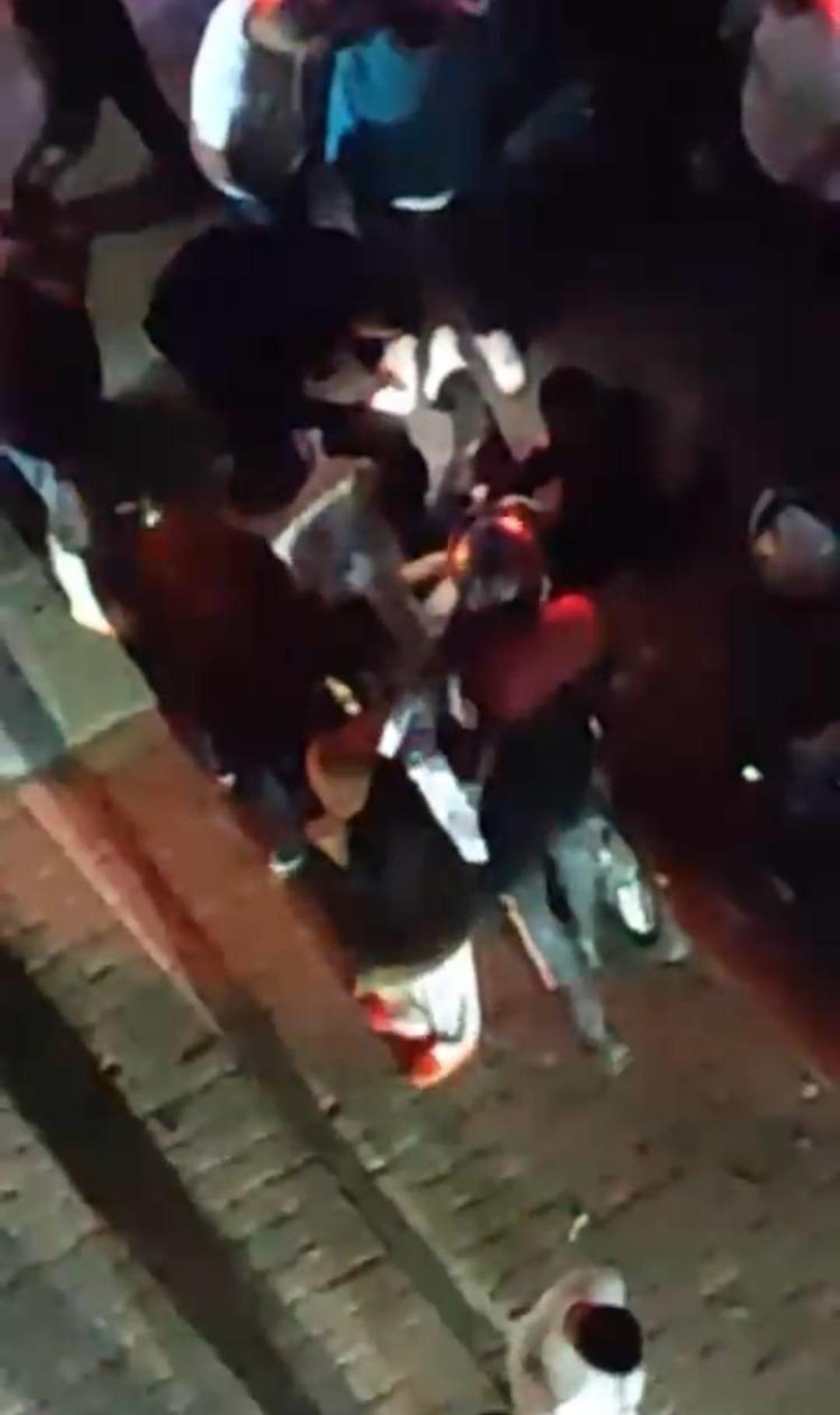 Bah&ccedil;elievler&rsquo;de silahlı saldırı: Yoldan ge&ccedil;en 2 kişi de yaralandı 1