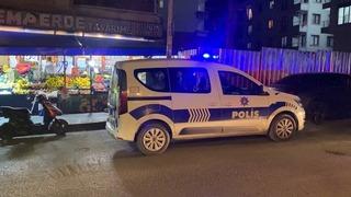 Bahçelievler’de silahlı saldırı: Yoldan geçen 2 kişi de yaralandı