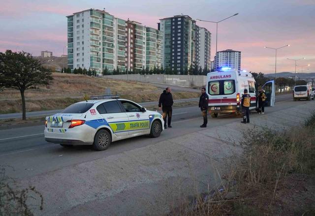 Otomobilin &ccedil;arptığı yaya hayatını kaybetti 4