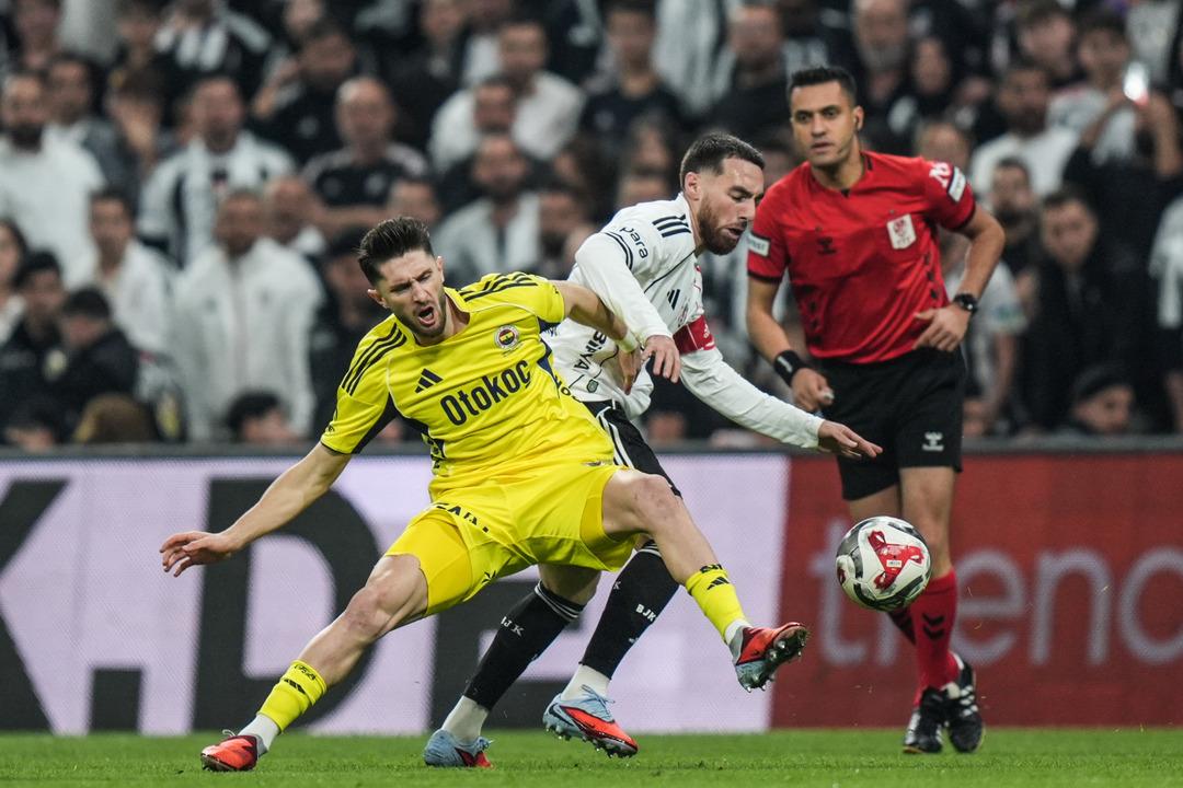 Fenerbah&ccedil;e'nin tarihi derbi galibiyeti i&ccedil;in dikkat &ccedil;eken yorum: Ligin kaderi değişti!