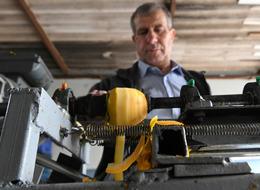 Kendi tasarladığı aletlerle üretiyor, 2 kat fazla kar elde ediyor: "500 liradan satışa sunuyorum"