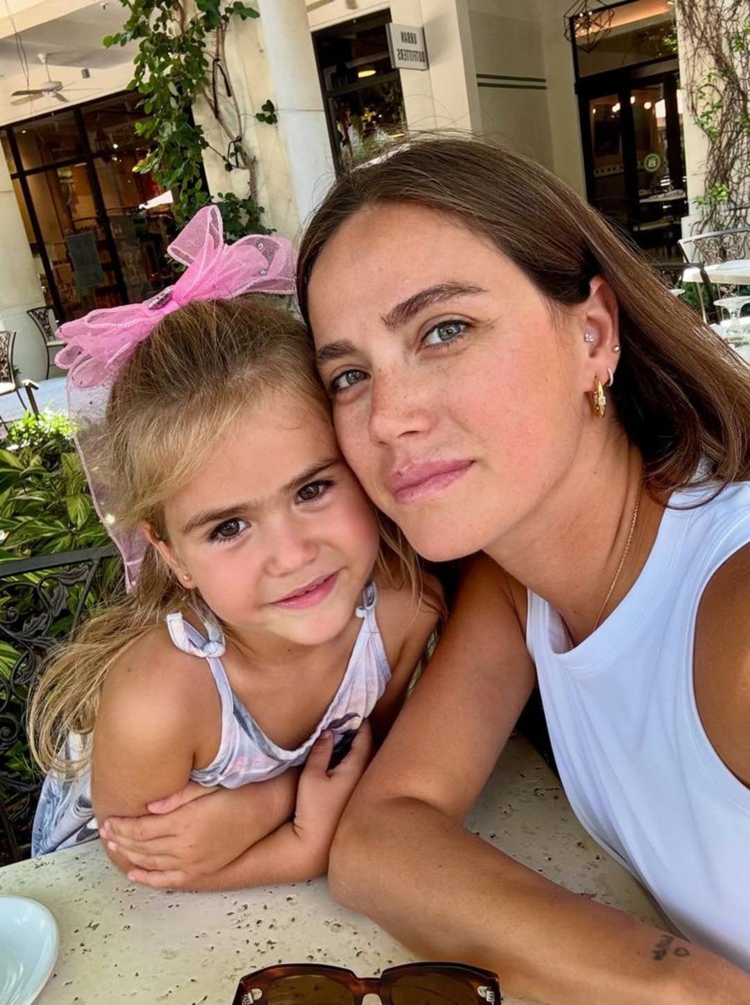 3834658_98184c02e91053764011012390b6b967