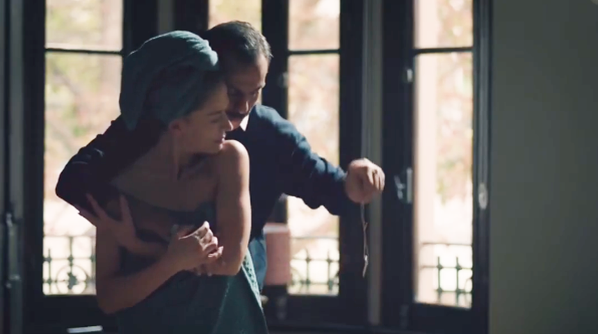 Veliaht'ın Derya ve Yahya'sının sansürlenen sahnesi çok konuşuldu! Havluyu çekip attı