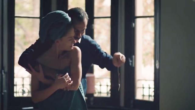 Veliaht'ın Derya ve Yahya'sının sansürlenen sahnesi çok konuşuldu! Havluyu çekip attı