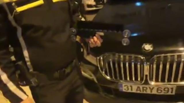 Ehliyeti 2043’e kadar alınan sürücüye çakar ve koyu filmden 316 bin TL ceza 1