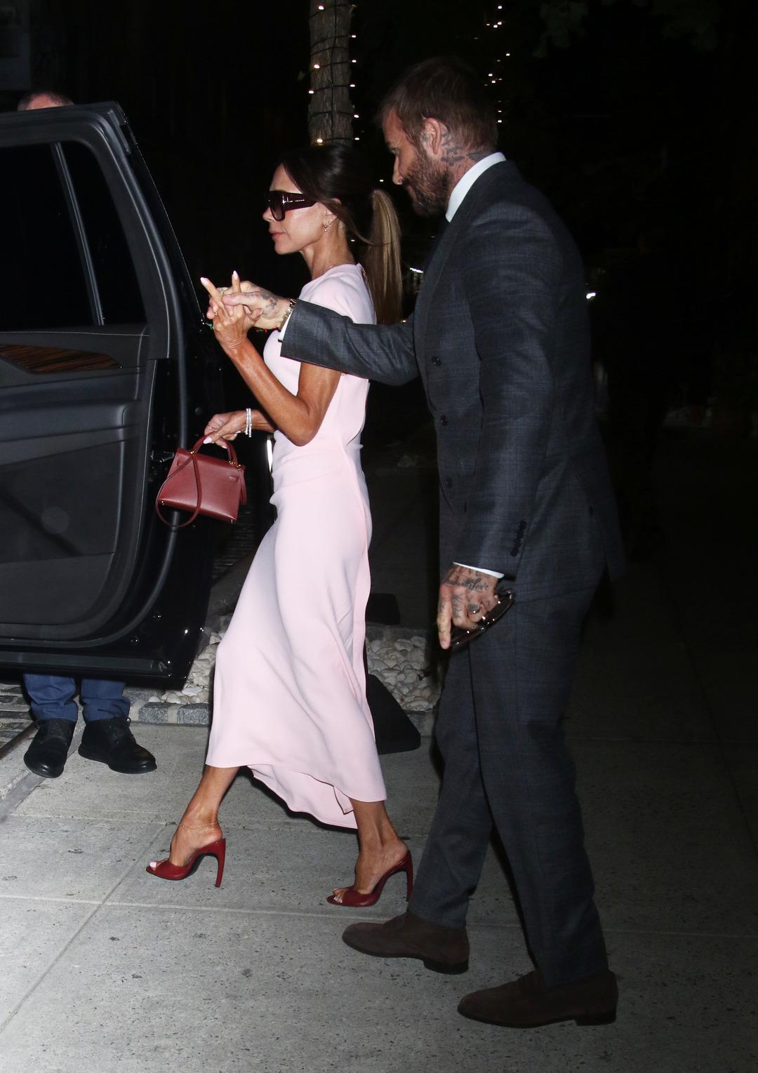 Ünlü eski futbolcuya Kral ın doğum gününde büyük sürpriz!  Sir  ünvanına layık görüldü 1