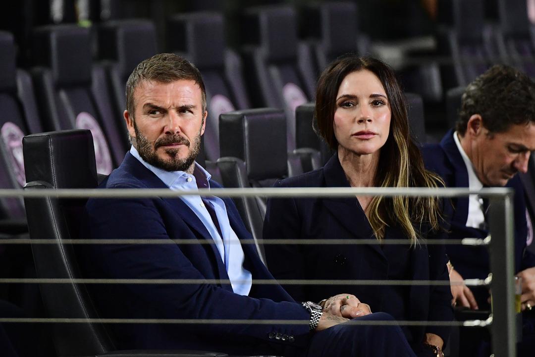 Ünlü eski futbolcuya Kral ın doğum gününde büyük sürpriz!  Sir  ünvanına layık görüldü 2