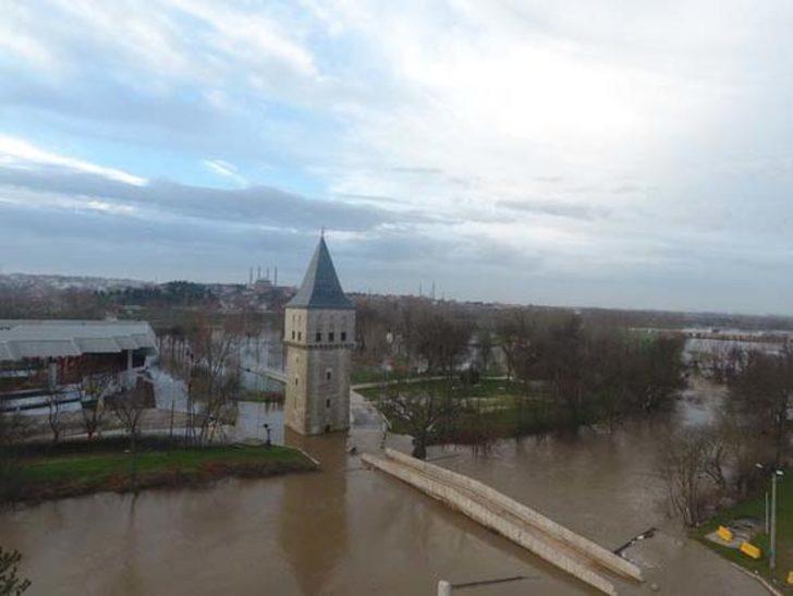 Tarihi meydan sular altında kaldı G2