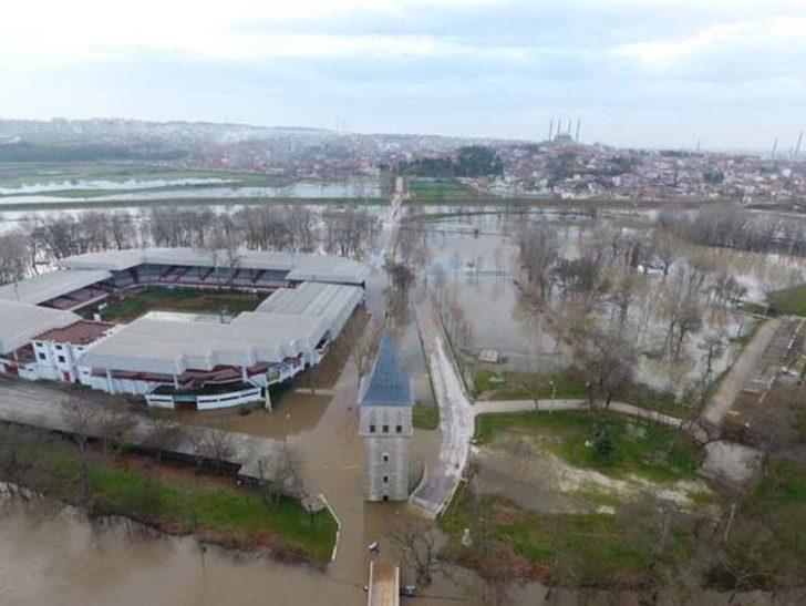 Tarihi meydan sular altında kaldı G4