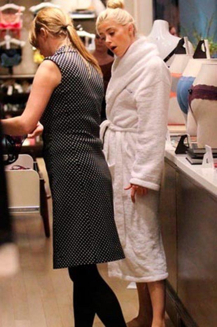 İç çamaşırı alışverişinde görüntülendi G2