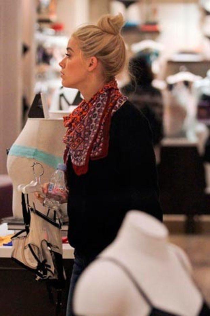 İç çamaşırı alışverişinde görüntülendi G3