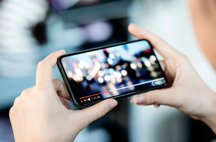 YouTube'da video izlerken kalitenin düştüğünü fark ettin. Tepkin ne olur? 