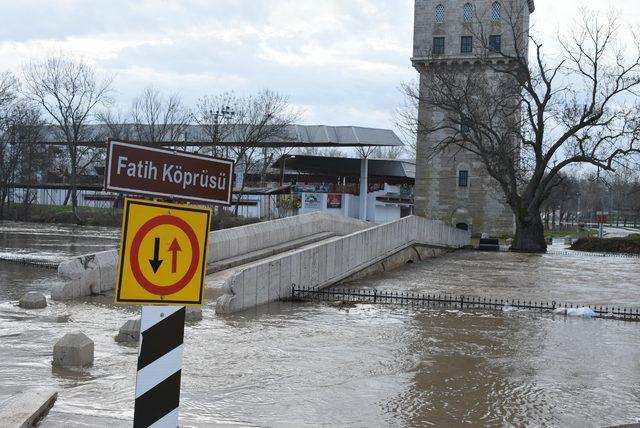 Tunca Nehri'ndeki taşkın, 'kırmızı alarm' seviyesine yükseldi