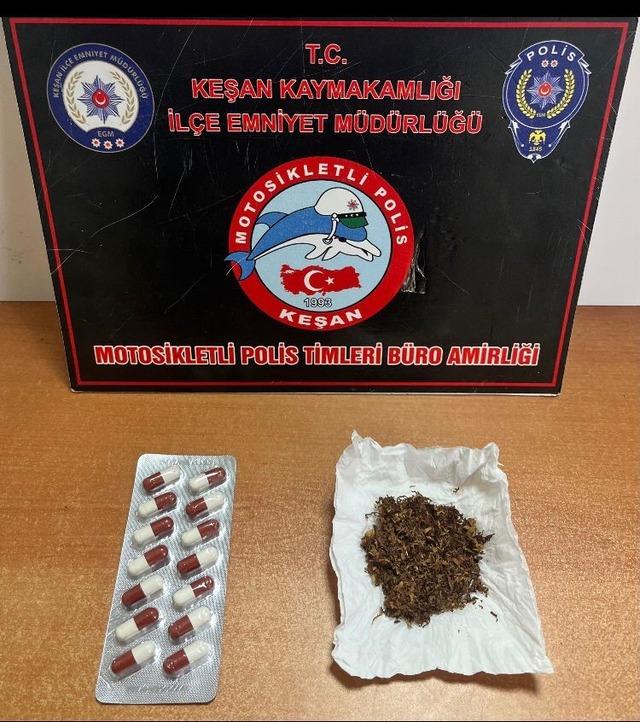 Keşan’da polisin durdurduğu 4 şüpheliden uyuşturucu ele geçirildi 1