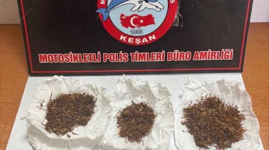 Keşan’da polisin durdurduğu 4 şüpheliden uyuşturucu ele geçirildi