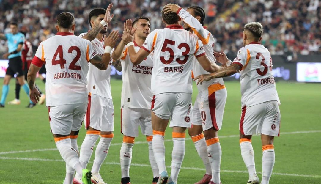 Galatasaray a Şampiyonlar Ligi maçı öncesi sakatlık şoku! Okan Buruk un yıldızı Ajax maçında yok 2