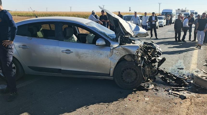 Mardin'de iki otomobilin çarpıştığı feci kaza: 1'i ağır 6 kişi yaralandı